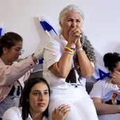 Γιατί δεν πανηγυρίζετε αχάριστοι; 