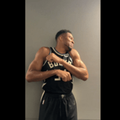 Η φάρσα των Μπακς με ψεύτικη αράχνη και οι αντιδράσεις των αδελφών Αντετοκούνμπο