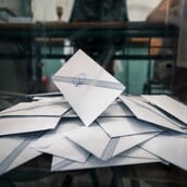 Δημοσκόπηση MRB: Στο 28% η ΝΔ - Τι λένε οι πολίτες για ενδεχόμενα κόμματα Τσίπρα και Σαμαρά