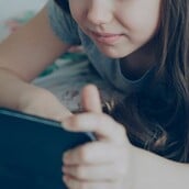 Την απαγόρευση πρόσβασης στα social media για παιδιά κάτω των 13 ετών αποφάσισε το Ευρωκοινοβούλιο 