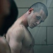 «Woke σκουπίδια»: Το Πεντάγωνο επιτίθεται στο Netflix για σείρα με θέμα έναν γκέι πεζοναύτη