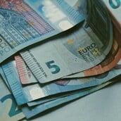 Voucher 750 ευρώ ΔΥΠΑ: Ποιους αφορά και πότε τελικά θα γίνουν οι πληρωμές