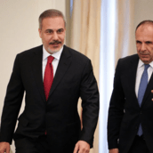 Γεραπετρίτης προς Φιντάν για το πρόγραμμα SAFE: «Όποιος ενοχλείται, να το αποδεχθεί»