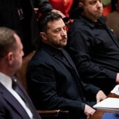 Ο Τραμπ προέτρεψε τον Ζελένσκι να αποδεχτεί τους όρους του Πούτιν, αλλιώς θα «καταστραφεί» από τη Ρωσία.