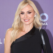 Ζωή Κρονάκη: «Με έχουν μπερδέψει με την Πέγκυ Ζήνα και την Άννα Βίσση»