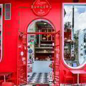 Sam Burgers: Το retro burger house της Αθήνας που σε ταξιδεύει στα diners των ‘50s