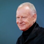 Στέλαν Σκάρσγκαρντ: Ο γιος μου υποφέρει στο σχολείο, τον αποκαλούν «nepo baby»