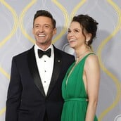 Ο Χιου Τζάκμαν και η Σάτον Φόστερ στην πρώτη τους κοινή εμφάνιση στο κόκκινο χαλί ως ζευγάρι