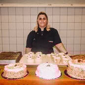 «Τριλέτσε, κουλάτς, μπομπόνες»: Η Αναστασία έκανε τα αλβανικά γλυκά viral 