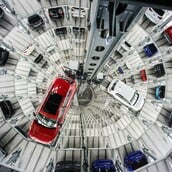 Η Ευρώπη «μετρά ημέρες» πριν σταματήσει η παραγωγή αυτοκινήτων λόγω της κρίσης στους ημιαγωγούς