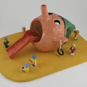 Πολύχρωμη έκθεση για παιδικές χαρές με εικαστική ματιά στο Μουσείο Μπενάκη