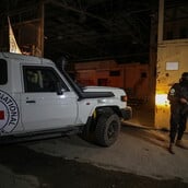 Ισραήλ: Παλαιστίνιοι μαχητές παρέδωσαν δύο φέρετρα με τις σορούς ομήρων στον Ερυθρό Σταυρό