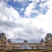 ΛΟΥΒΡΟ ΛΗΣΤΕΙΑ