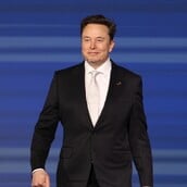 ΕΛΟΝ ΜΑΣΚ 1 ΤΡΙΣ ΔΟΛΑΡΙΑ