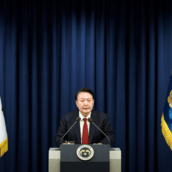 Νότια Κορέα: Αντιμέτωπος με τη θανατική ποινή ο πρώην πρόεδρος Γιουν Σουκ Γέολ