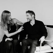 Η Τζένιφερ Άνιστον για τον υπνοθεραπευτή σύντροφό της: «Βοηθάει πολλούς ανθρώπους»