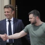 Ο Εμανουέλ Μακρόν θα συναντηθεί με τον Βολοντίμιρ Ζελένσκι στο Παρίσι