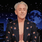 Άλαν Κάμινγκ: «Μετά το ξέσπασμά μου για τα τρανς δικαιώματα, φοβήθηκα μήπως με απελάσουν»