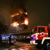 Τεράστια πυρκαγιά κατέστρεψε εμβληματικό ουρανοξύστη στο Ζάγκρεμπ