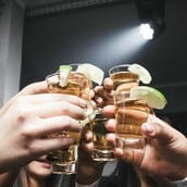 Τα μέτρα για τα σχολικά πάρτι στα κλαμπ - Πώς θα επαληθεύεται η ηλικία