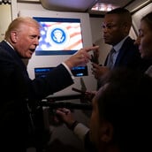 Ο Λευκός Οίκος υπερασπίζεται το «Quiet piggy» του Τραμπ σε δημοσιογράφο: «Ό,τι δίνεις, παίρνεις»