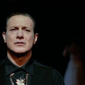 Η βραβευμένη παράσταση «Οιδίπους Τύραννος» επιστρέφει για 15 τελευταίες παραστάσεις