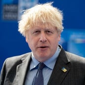 Πόρισμα για Covid στη Βρετανία: Η ολιγωρία της κυβέρνησης Τζόνσον «στοίχισε χιλιάδες ζωές»