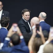 Σύμφωνα με το Grok, ο Μασκ είναι πιο γυμνασμένος από τον ΛεΜπρόν Τζέιμς και πιο έξυπνος από τον ντα Βίντσι