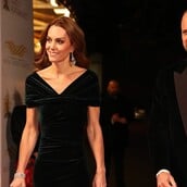 Η «σπάνια ρομαντική στιγμή» ανάμεσα στην Κέιτ Μίντλετον και τον πρίγκιπα Ουίλιαμ που έγινε viral