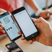 IRIS παντού από 1η Δεκεμβρίου: Τι αλλάζει σε πληρωμές και αποδείξεις