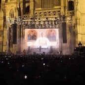 Ο Πάπας Λέων εμφανίστηκε σε rave party και ευλόγησε το κοινό 