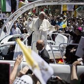 Το όχημα του Πάπα Φραγκίσκου μετατρέπεται σε κινητή κλινική για τα παιδιά της Γάζας