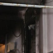 Θεσσαλονίκη: Εμπρηστική επίθεση με γκαζάκια σε είσοδο πολυκατοικίας τα ξημερώματα