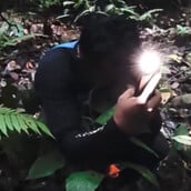 ΣΚ - Η συγκινητική στιγμή που ερευνητής ανακαλύπτει σπάνιο λουλούδι μετά από 13 χρόνια αναζήτησης