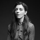 Η Λουκία Μιχαλοπούλου διαβάζει το ποίημα «Daddy» της Σίλβια Πλαθ