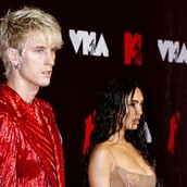 ΜΕΓΚΑΝ ΦΟΞ ΜΑΣΙΝ ΓΚΑΝ ΚΕΛΙ