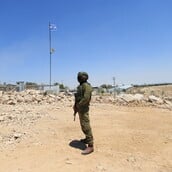 Δυτική Όχθη: Ισραηλινοί έποικοι ξυλοκοπήσαν Ιταλούς και Καναδούς εθελοντές