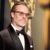 Ο Γκάι Πιρς ζητά συγγνώμη για posts κατά του Ισραήλ – Αποχωρεί από τα social media