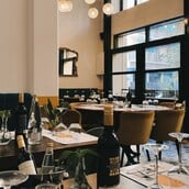 Νερατζιά: Καθένας έχει τη δική του θέση σε αυτό στέκι