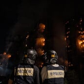 Χονγκ Κονγκ: Ο κυβερνήτης διατάσσει ανεξάρτητη έρευνα για τη φωτιά που στοίχισε τη ζωή σε 151 πολίτες