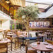 Cinapos: Το βιωματικό μεζεδοπωλείο που ζωντανεύει το ελληνικό τραπέζι