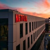 NETFLIX WARNER ΕΞΑΓΟΡΑ