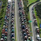 Αγρότες: Εντείνουν τα μπλόκα - Τουλάχιστον 4.000 τρακτέρ στη Θεσσαλία