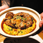 Λεύκες: Γνώριμες συνταγές μαγειρεμένες για να μας εκπλήσσουν