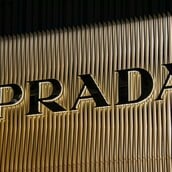 Η Prada αποκτά τη Versace, μια ιστορική στιγμή για τον κόσμο της μόδας