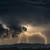 Τσατραφύλλιας: Η κακοκαιρία Byron επελαύνει στο 60% της χώρας - Πού αναμένονται ακραία φαινόμενα