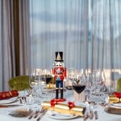 Ο γιορτινός κόσμος του NEW Hotel τον Δεκέμβριο