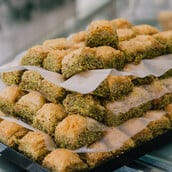 Με φιστίκι ή με καρύδι, ο μπακλαβάς είναι ένας