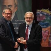 ΣΜΑΡΑΓΔΗΣ ΤΑΙΝΙΑ ΚΑΠΟΔΙΣΤΡΙΑ ΠΡΕΜΙΕΡΑ ΝΕΑ ΥΟΡΚΗ ΒΡΑΒΕΥΣΗ