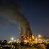 Η Κίνα προειδοποιεί τα διεθνή ΜΜΕ για τη φωτιά στο Χονγκ Κονγκ: «Μην διαδίδετε συκοφαντίες»